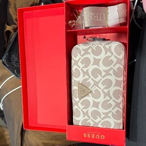 Guess Cream Logo Zip Wallet